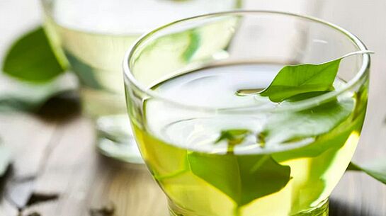 Le thé vert est une boisson extrêmement saine qui est consommée dans l'alimentation japonaise. 